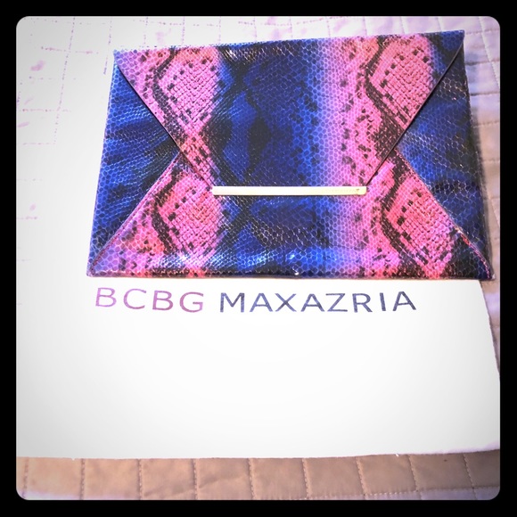 BCBGMaxAzria Handbags - BCBGMAXAZRIA Snake Embossed Envelope Clutch